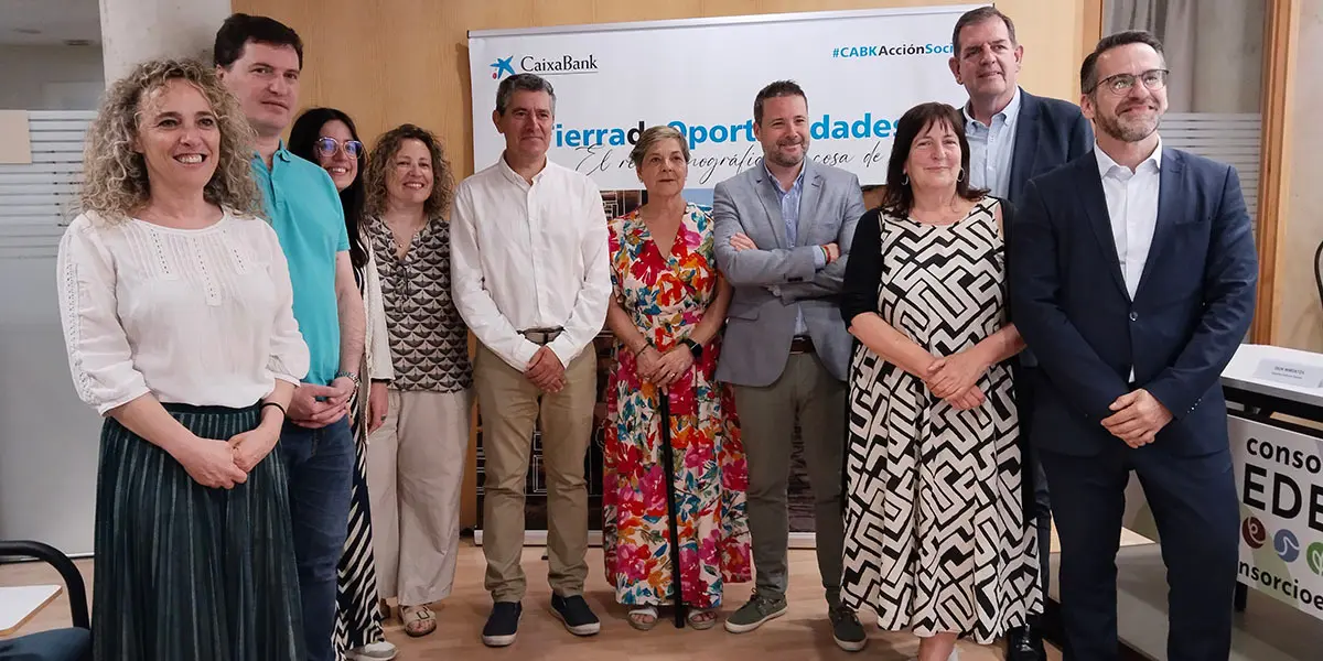 CaixaBank y los cuatro Grupos de Acci&oacute;n Local de Navarra (Cederna Garalur, Consorcio EDER, Consorcio de Zona Media y TEDER) han presentado en Tudela la tercera edici&oacute;n del programa &lsquo;Tierra de Oportunidades&rsquo;