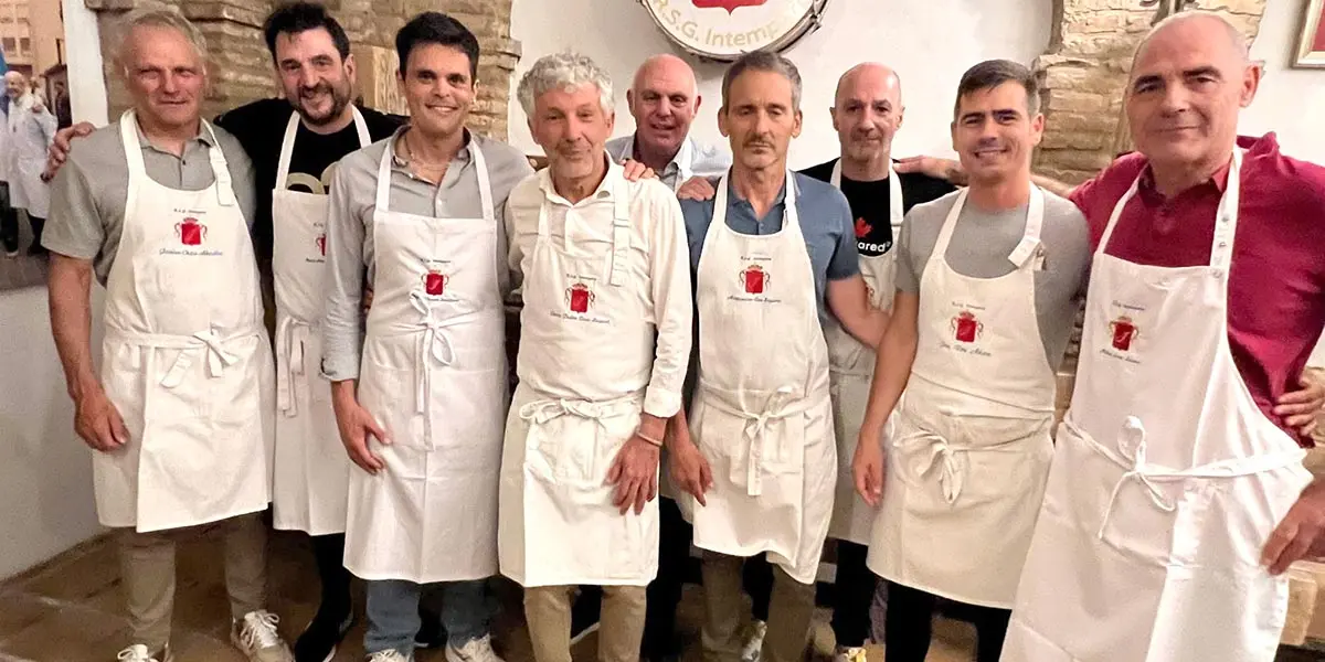 Miguel Tantos Sevillano recibi&oacute; el Mandil de Honor 2025 en la Real Sociedad Gastron&oacute;mica de Tudela