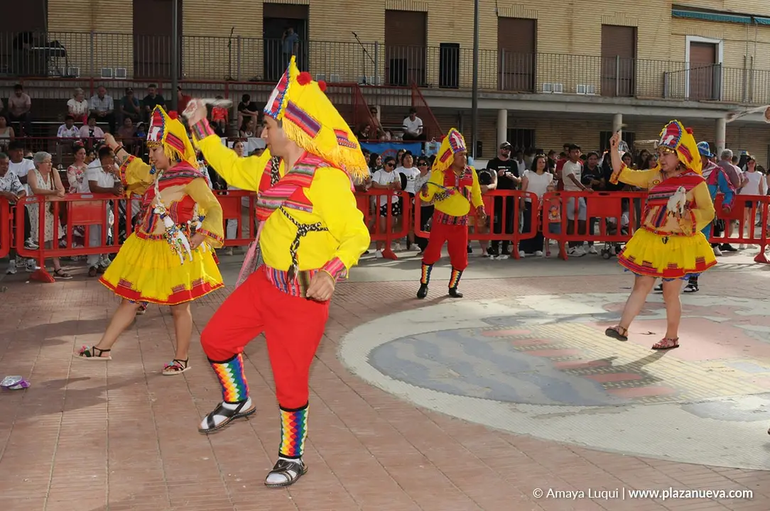 Fiesta Intercultural en Caparroso con gastronom&iacute;a y bailes del mundo 8