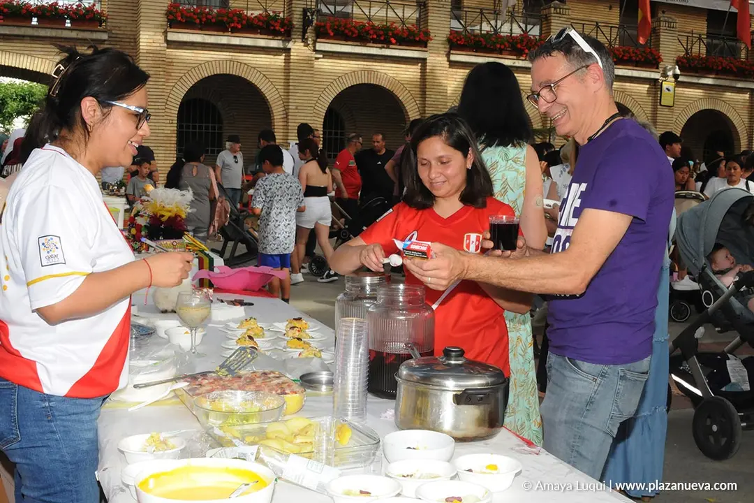 Fiesta Intercultural en Caparroso con gastronom&iacute;a y bailes del mundo 7