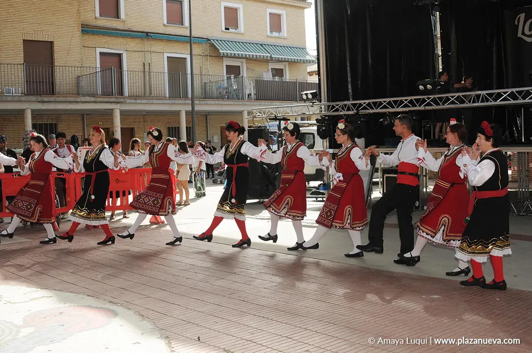 Fiesta Intercultural en Caparroso con gastronom&iacute;a y bailes del mundo 3