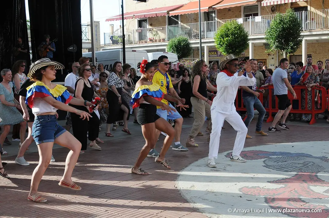 Fiesta Intercultural en Caparroso con gastronom&iacute;a y bailes del mundo 21