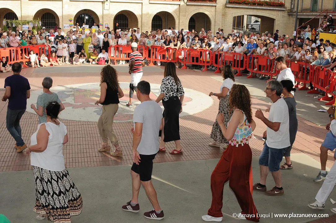 Fiesta Intercultural en Caparroso con gastronom&iacute;a y bailes del mundo 19