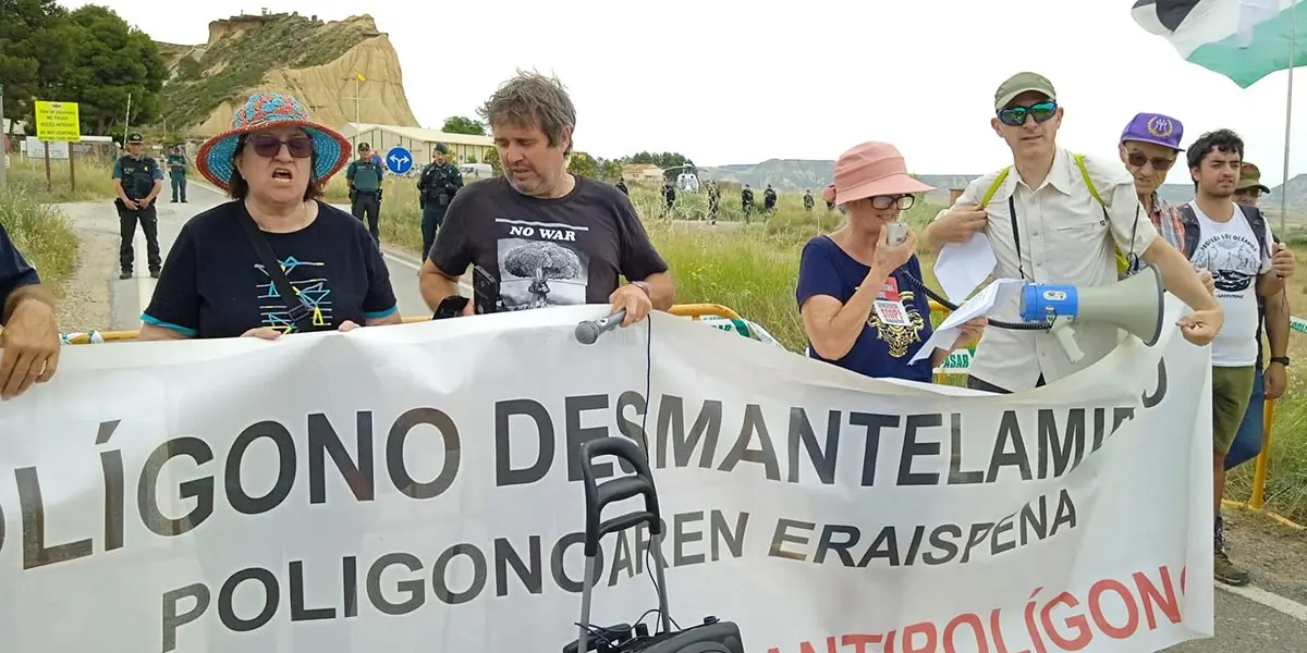 Milagros Rubio y Eduardo Navascu&eacute;s leyeron sus respectivos manifiestos