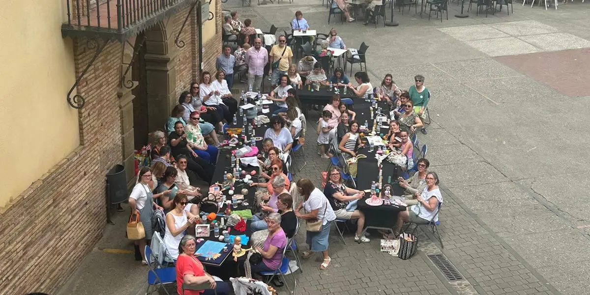 Corella celebr&oacute; el D&iacute;a Mundial de tejer en p&uacute;blico 1