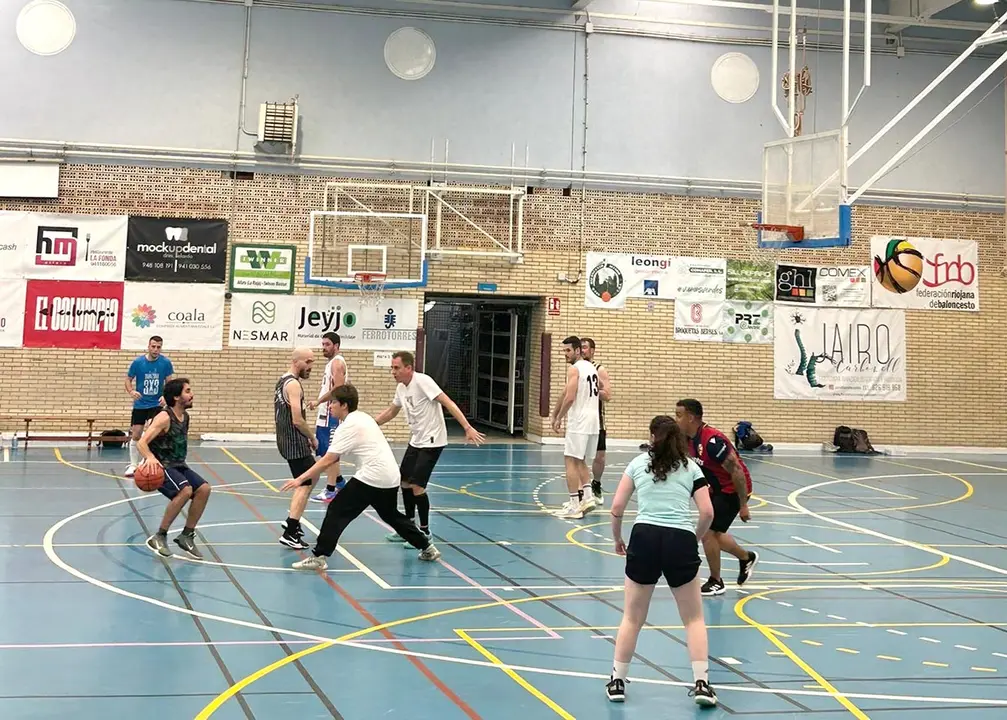 Encuentro senior vs Rocko, un partido lleno de emoci&oacute;n y competitividad amistosa