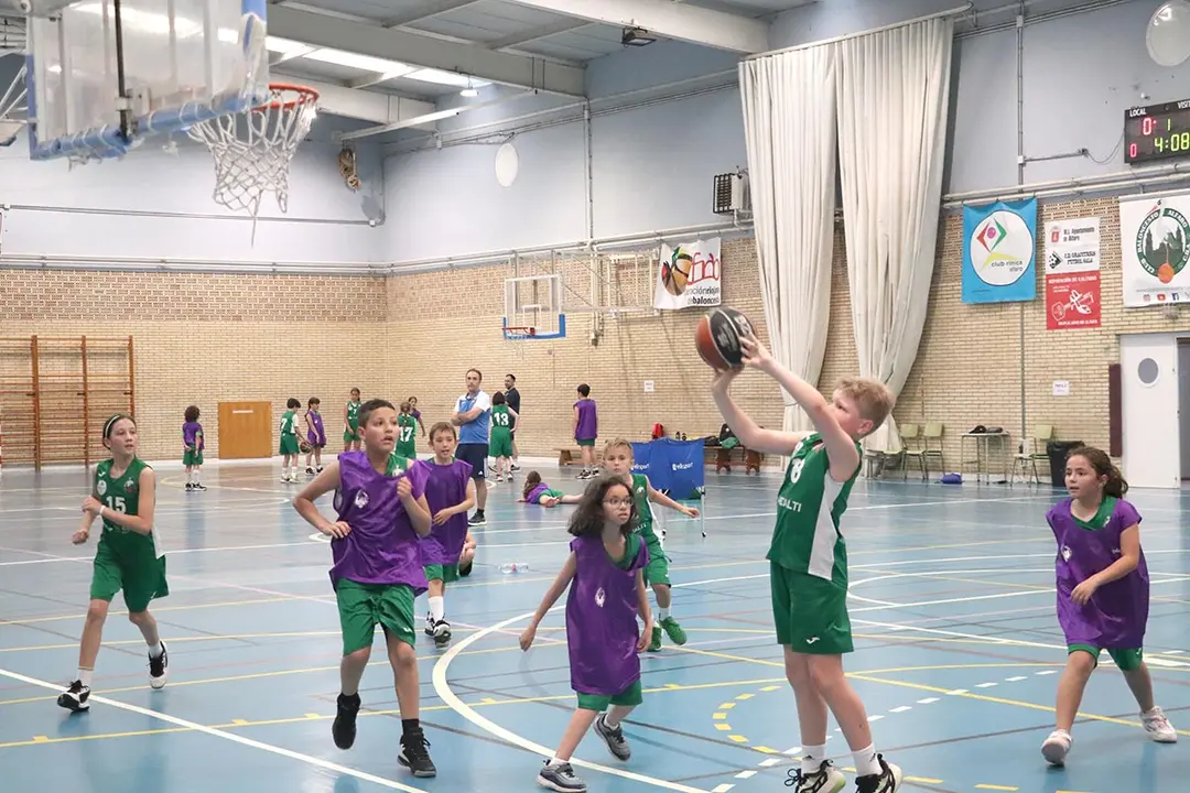 Intensos momentos en la cancha para el equipo benjam&iacute;n, que sigue creciendo con pasi&oacute;n y compa&ntilde;erismo