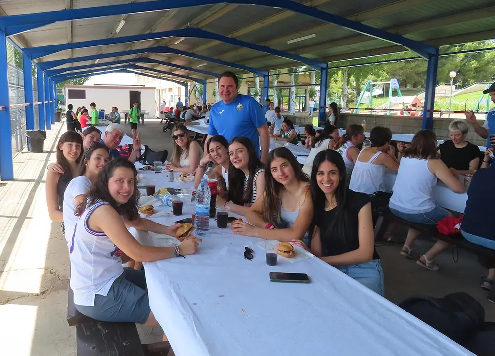 Las juniors femeninas, ejemplo de dedicaci&oacute;n y esfuerzo, disfrutando de la jornada festiva