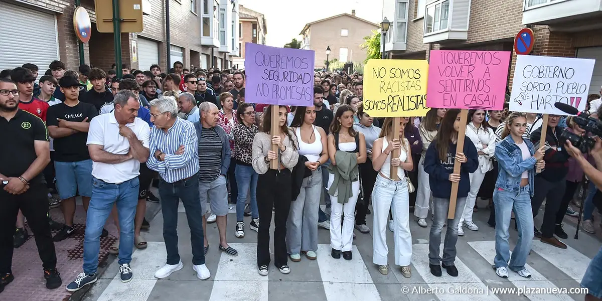 M&aacute;s de 3.000 personas protestaron en Marcilla por la situaci&oacute;n del COA 1
