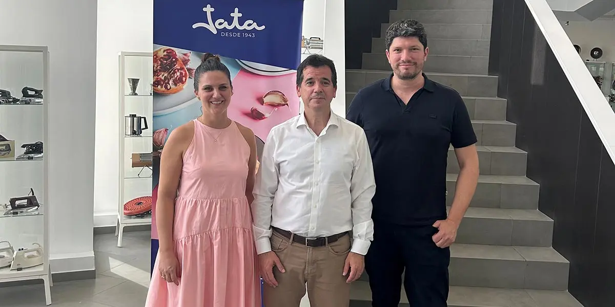 El consejero de Industria, Mikel Irujo, visita las instalaciones de Electrodom&eacute;sticos Jata en la Ciudad Agroalimentaria de Tudela, donde la empresa ha duplicado su producci&oacute;n en 2025