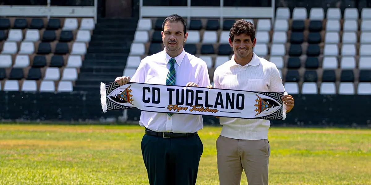 El presidente Ram&oacute;n L&aacute;zaro junto al nuevo t&eacute;cnico H&eacute;ctor Urqu&iacute;a