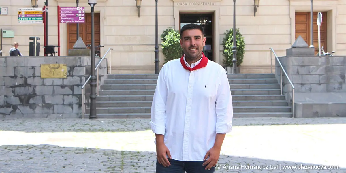 Mart&iacute;n L&oacute;pez Villacast&iacute;n adem&aacute;s de ser concejal en el Ayuntamiento es tambi&eacute;n miembro de la Pe&ntilde;a La Revolvedera