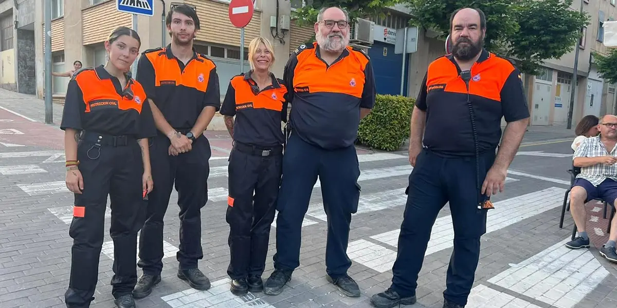 Miguel &Aacute;ngel Garc&iacute;a Conde (segundo por la derecha), junto a miembros de Protecci&oacute;n Civil Tudela