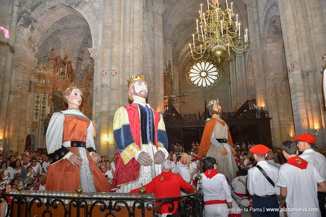 Gigantes en la Novena de Santa Ana Tudela 2025 1