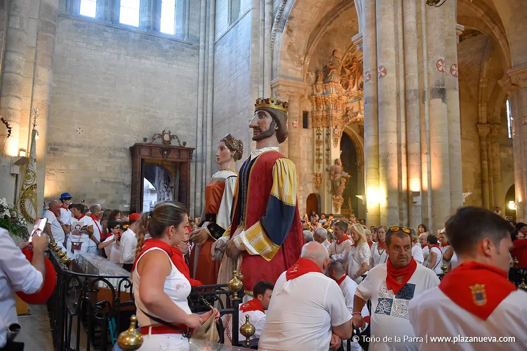 Gigantes en la Novena de Santa Ana Tudela 2025 2