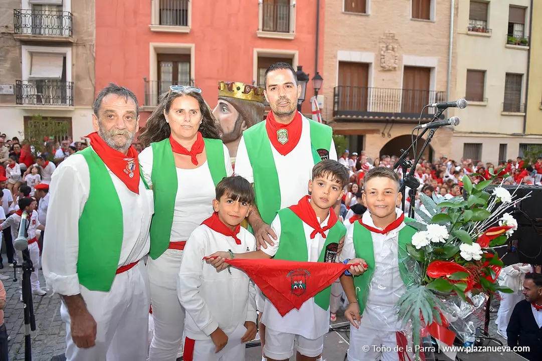 Imposici&oacute;n del pa&ntilde;uelo en la reja de Santa Ana Tudela 2025 1