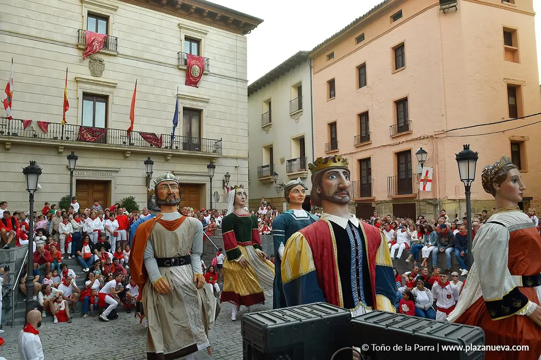 Imposici&oacute;n del pa&ntilde;uelo en la reja de Santa Ana Tudela 2025 2