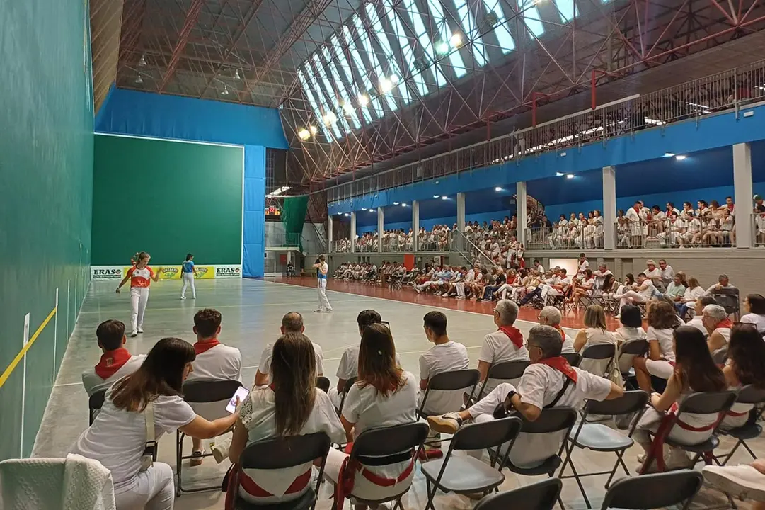 Partido de pelota en el front&oacute;n Ciudad de Tudela
