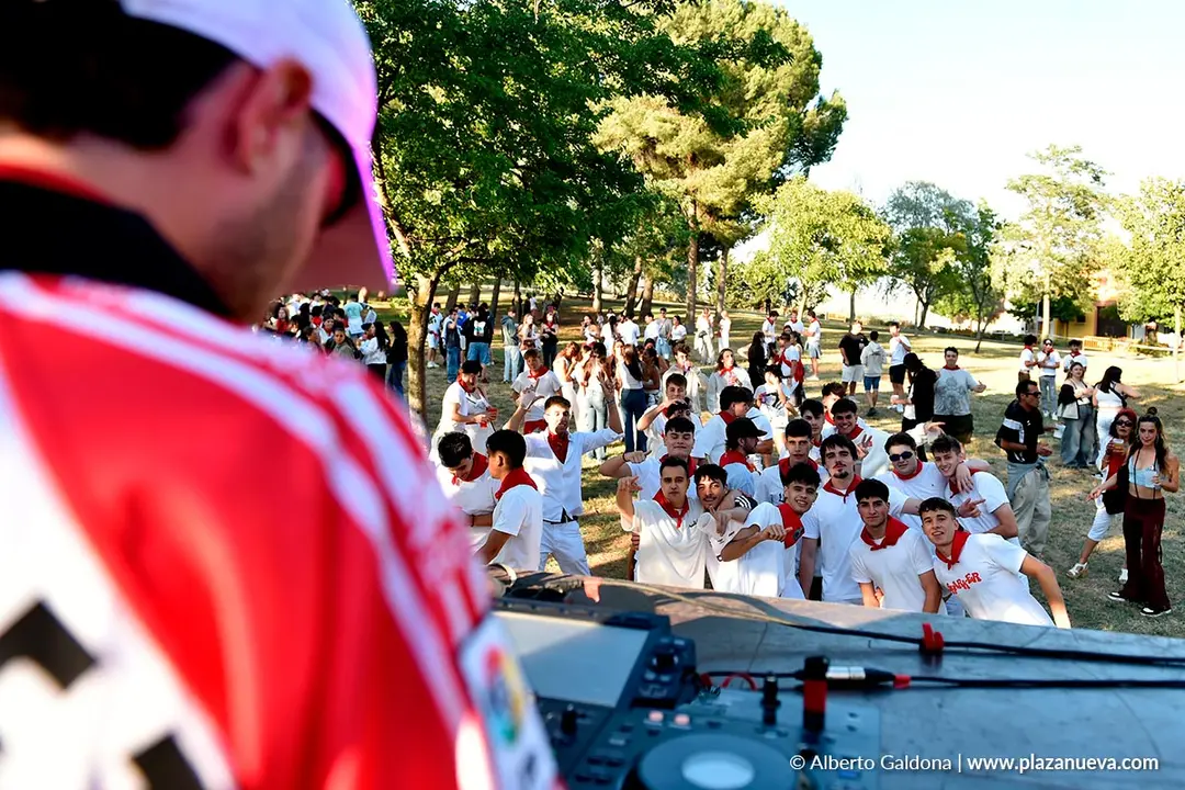 Fiesta joven con DJs en Tudela 2025 25