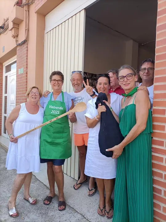 Fiestas de Valverde 2025 Pe&ntilde;a El Huevo ganadora del concurso de calderetes