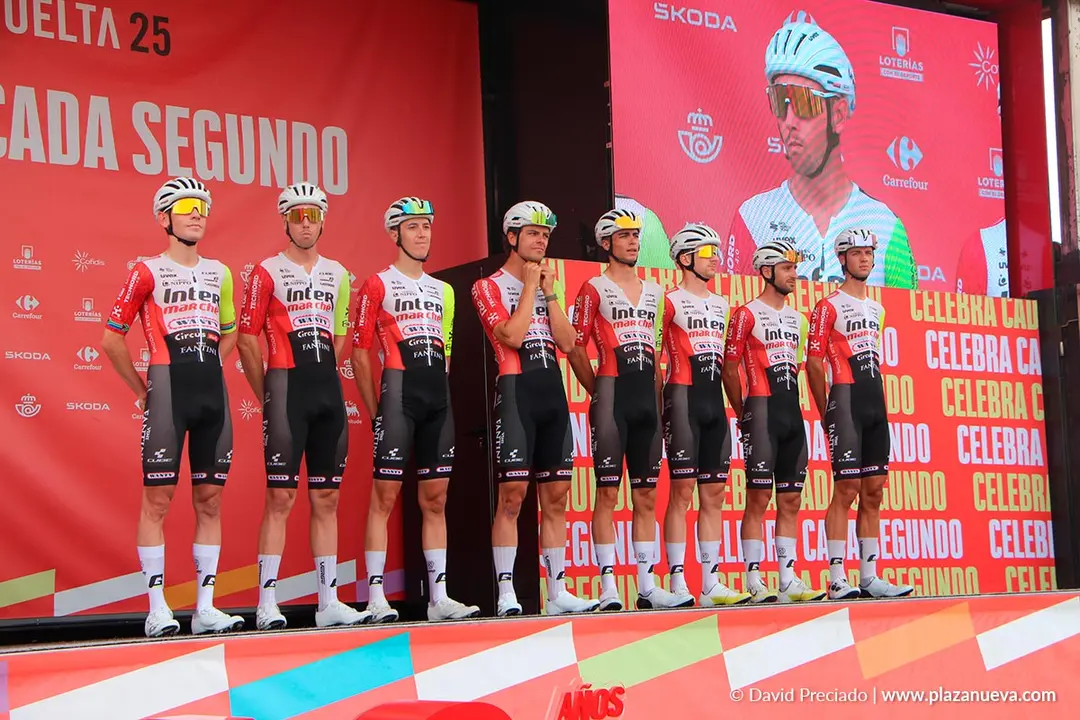 Salida de la etapa 9 de La Vuelta desde Alfaro 33