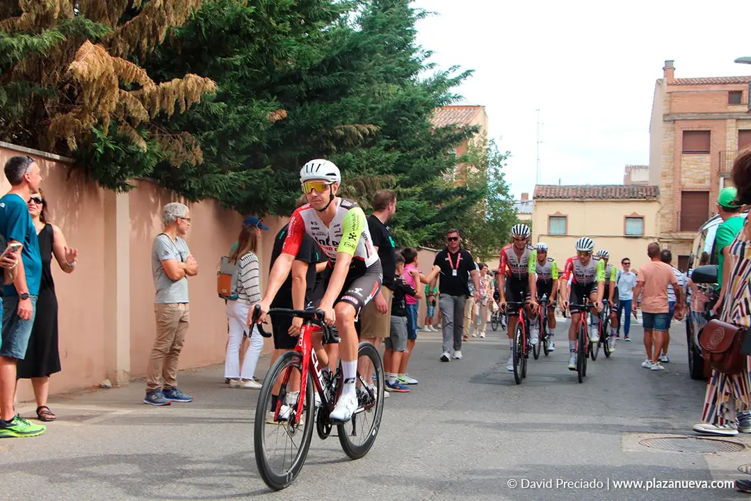 Salida de la etapa 9 de La Vuelta desde Alfaro 37