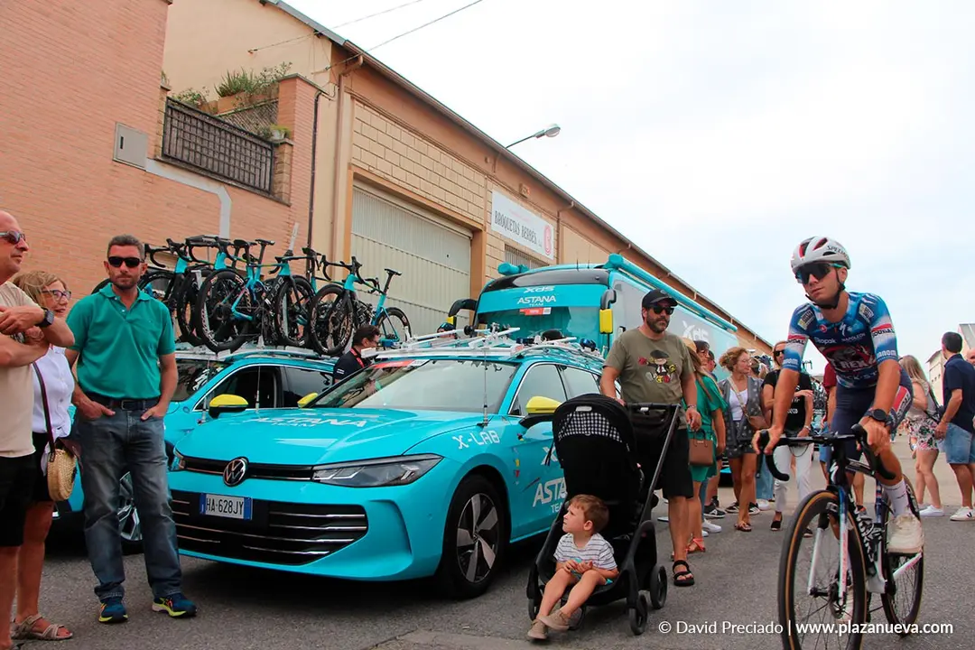 Salida de la etapa 9 de La Vuelta desde Alfaro 39