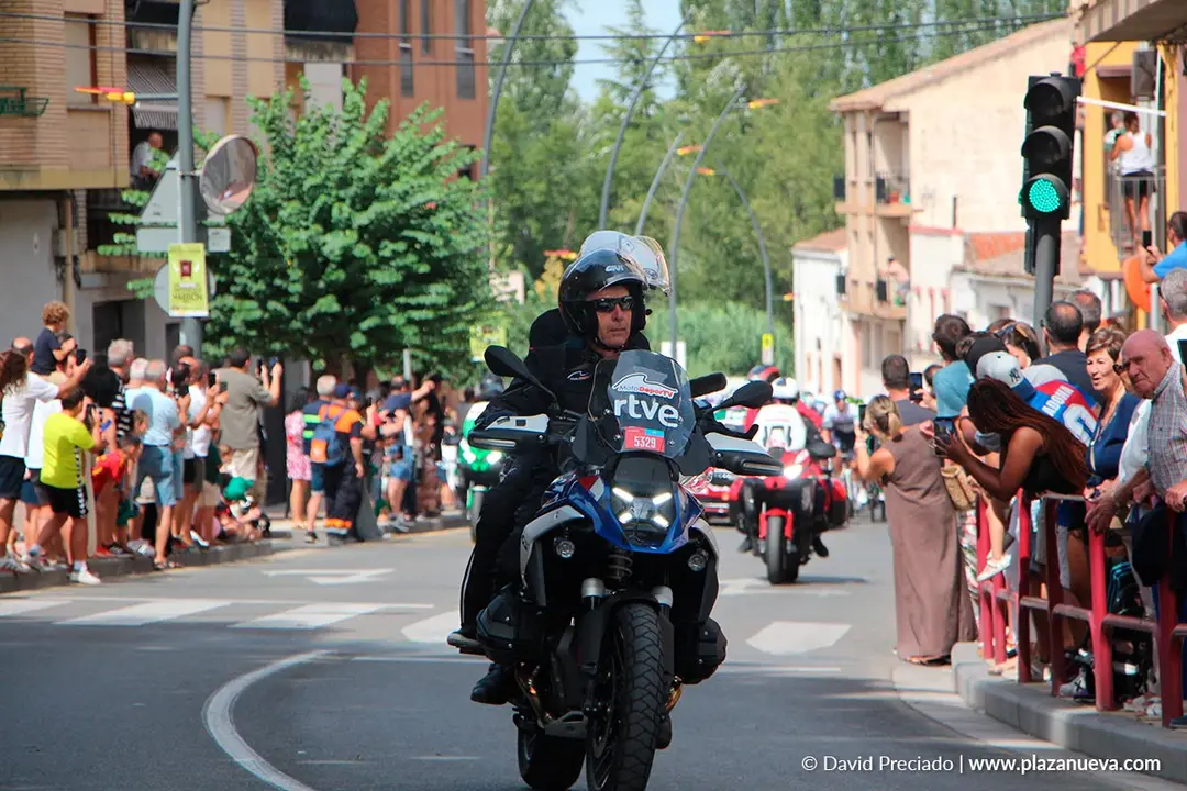 Salida de la etapa 9 de La Vuelta desde Alfaro 69