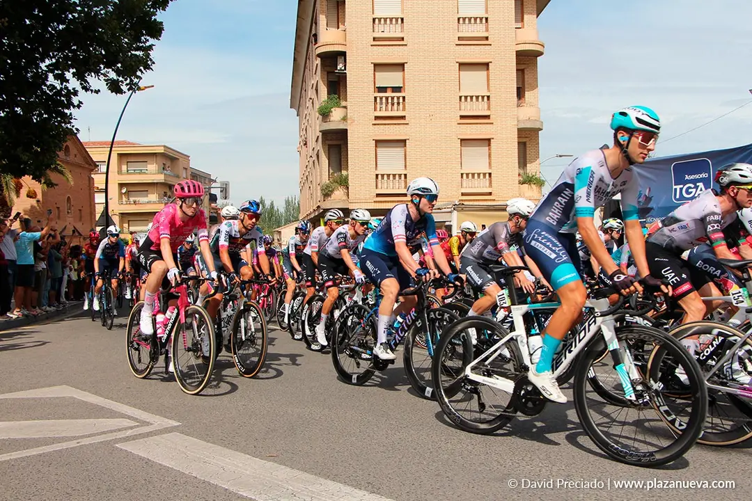 Salida de la etapa 9 de La Vuelta desde Alfaro 76