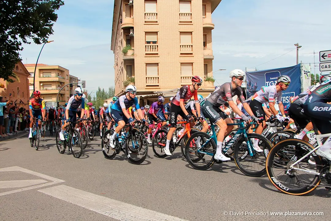 Salida de la etapa 9 de La Vuelta desde Alfaro 78