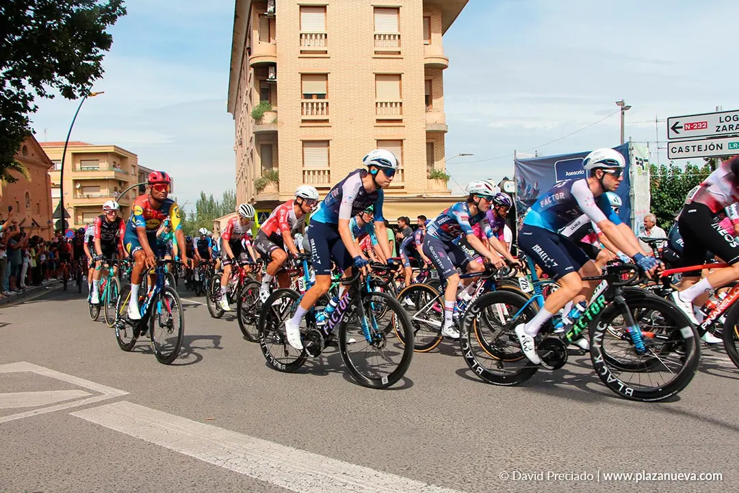 Salida de la etapa 9 de La Vuelta desde Alfaro 79