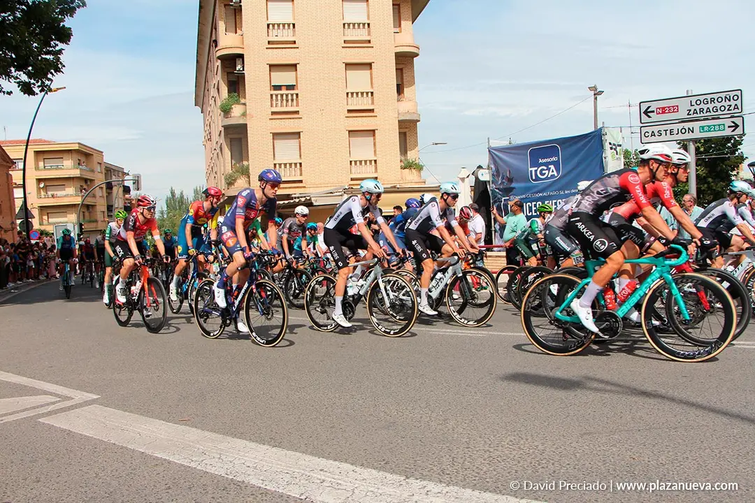 Salida de la etapa 9 de La Vuelta desde Alfaro 83