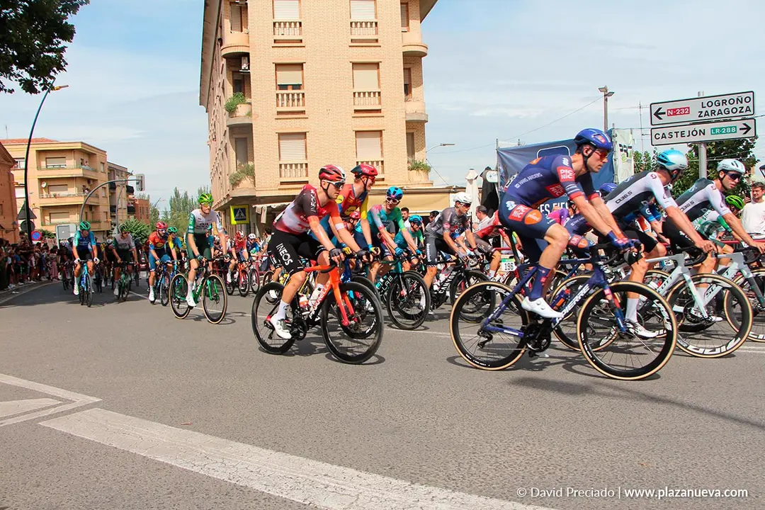 Salida de la etapa 9 de La Vuelta desde Alfaro 84