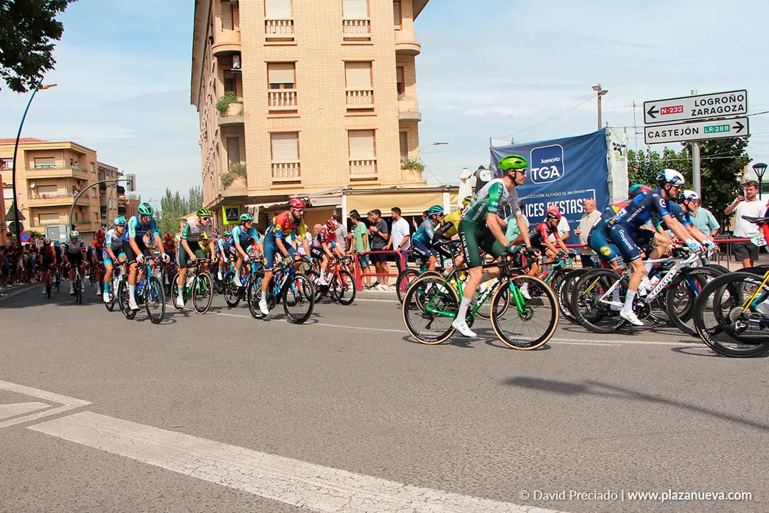 Salida de la etapa 9 de La Vuelta desde Alfaro 86