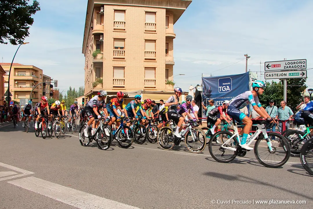 Salida de la etapa 9 de La Vuelta desde Alfaro 87