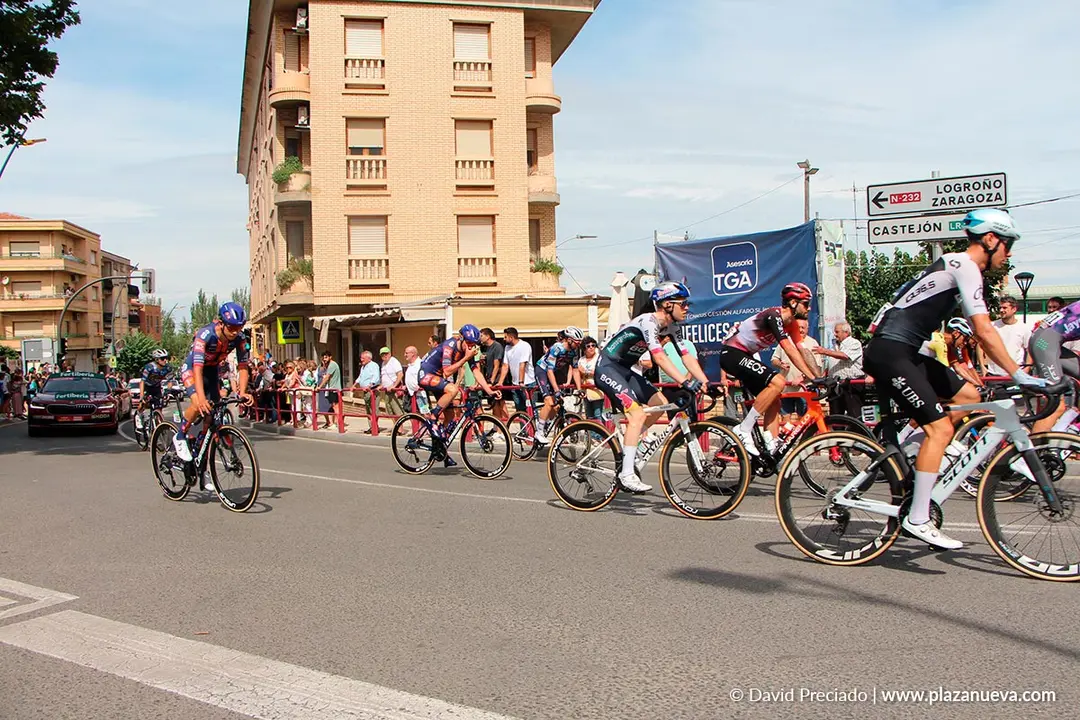 Salida de la etapa 9 de La Vuelta desde Alfaro 90