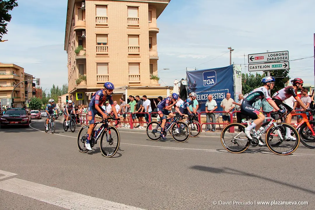 Salida de la etapa 9 de La Vuelta desde Alfaro 91