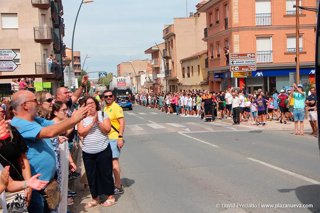Salida de la etapa 9 de La Vuelta desde Alfaro 96
