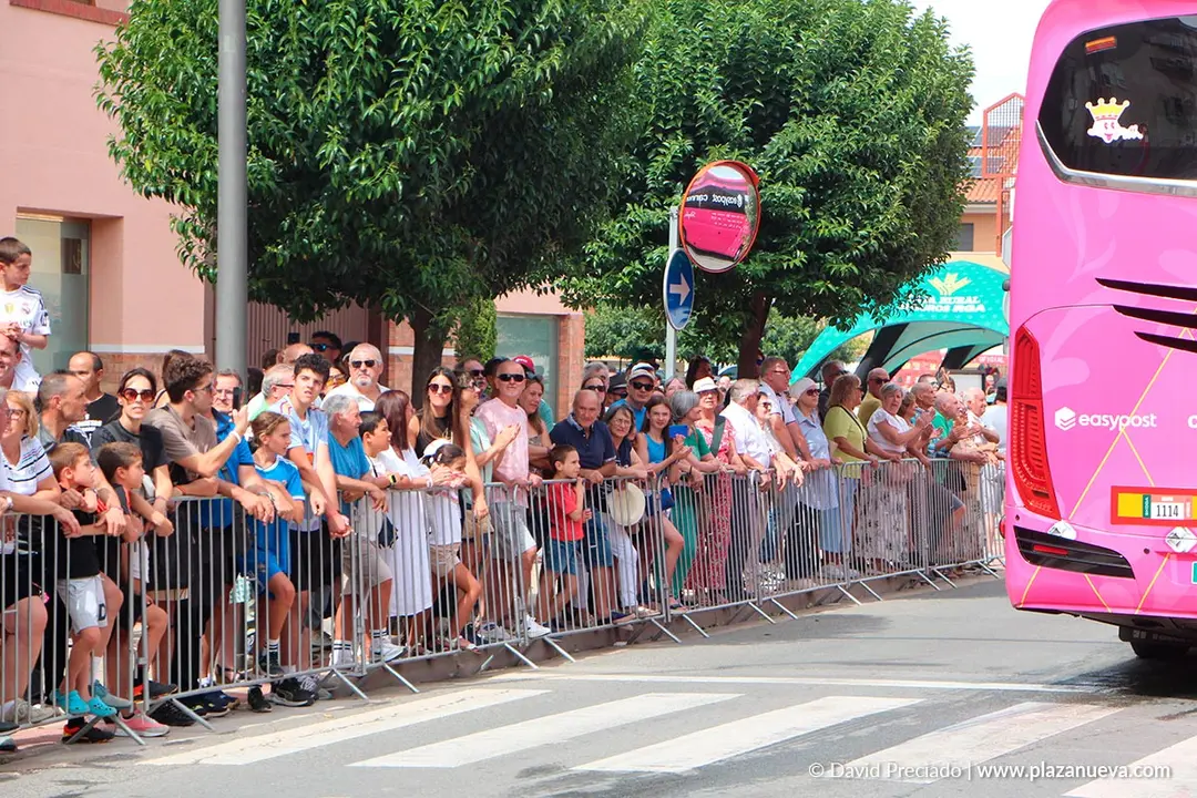 Salida de la etapa 9 de La Vuelta desde Alfaro 100