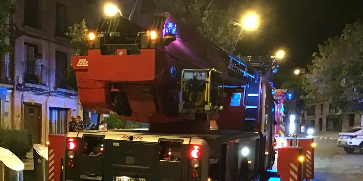 Vecinos de la calle Herrer&iacute;as alertaron de un intenso olor a quemado en un edificio en obras