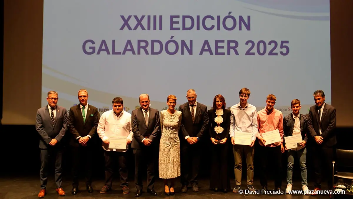 XXIII edici&oacute;n de los Galardones AER en Cintru&eacute;nigo, con autoridades, empresarios y j&oacute;venes talentos galardonados representando el esfuerzo colectivo de la Ribera