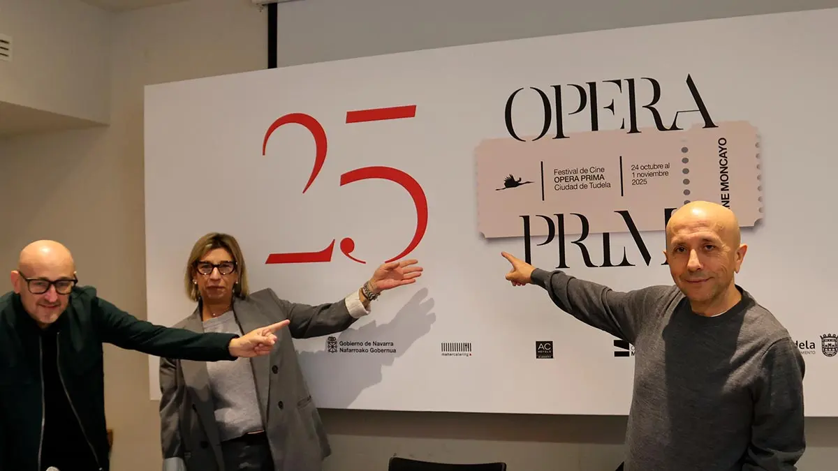 Rueda de prensa de presentaci&oacute;n del 25.&ordm; Festival &Oacute;pera Prima de Tudela, con Ic&iacute;ar Les, presidenta de E.P.E.L. Tudela-Cultura y concejal de Cultura; Luis Alegre, director del festival; y Julio Mazarico, presidente del Cineclub Muskaria.