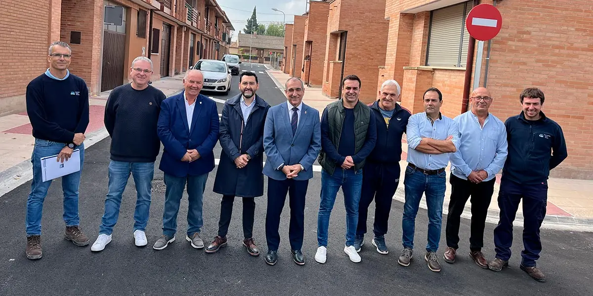 El consejero Chivite, con el resto de participantes en la visita