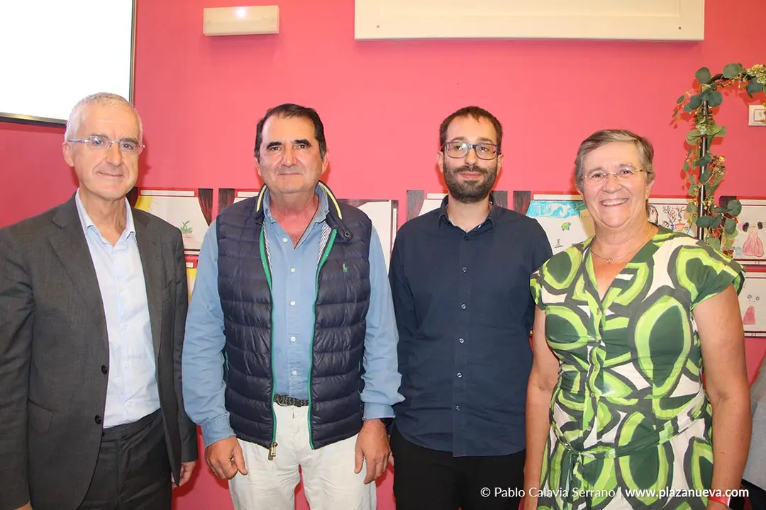 5 Jos&eacute; Miguel Fern&aacute;ndez (Cl&iacute;nica Universidad de Navarra), Alfredo (familiar de Alfredo Truyas, de Dynamobel) y Mikel Os&eacute;s y Teresa Os&eacute;s (Bobinados Os&eacute;s)