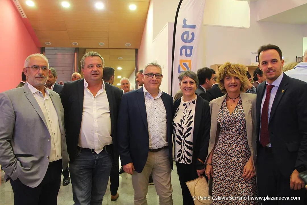 13 Agust&iacute;n Murugarren (Concejal de Marcilla) junto a representantes pol&iacute;ticos del Gobierno de Navarra y de la Ribera