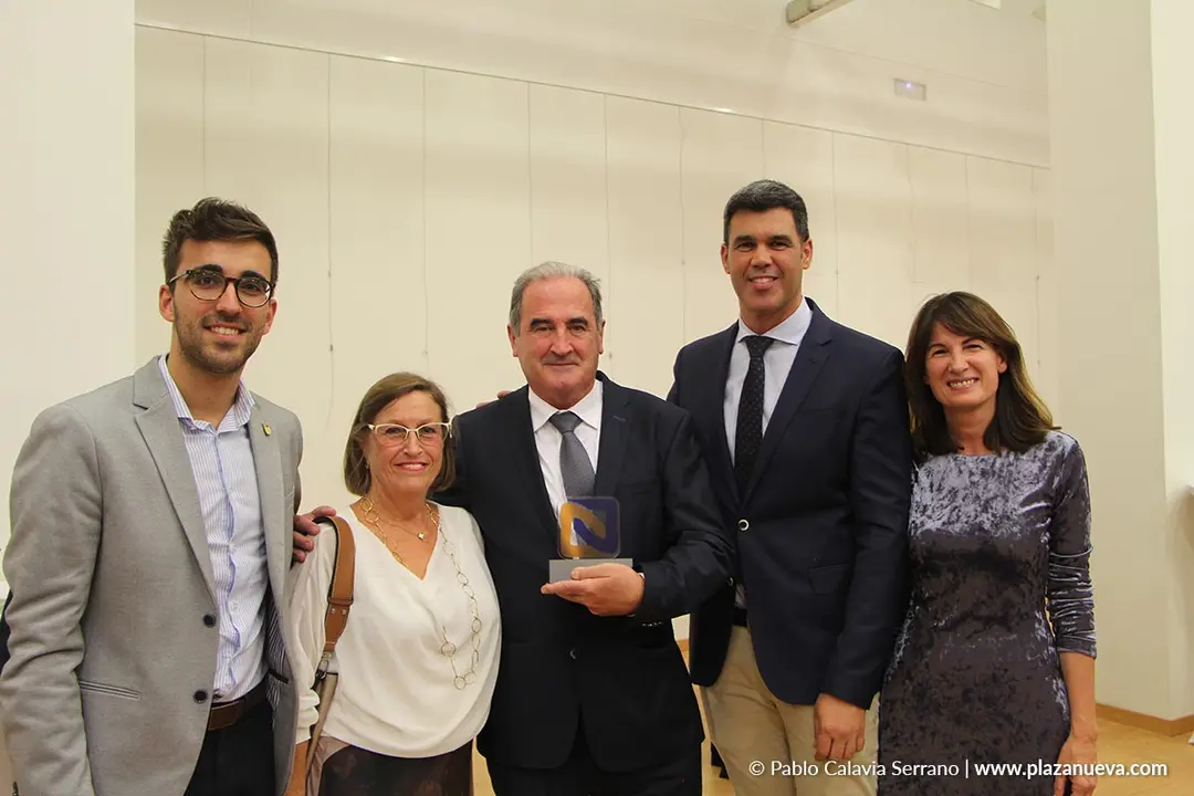 30 Marcos Navascu&eacute;s (Concejal del PP en Cintru&eacute;nigo) y Alfredo Troyas (Dynamobel), Javier Garc&iacute;a (Presidente PP Navarra) e Irene Royo (Concejal del PP en el Ayuntamiento de Tudela)