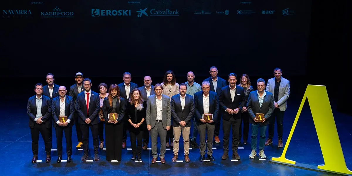 Autoridades, galardonados y representantes de las entidades patrocinadoras de los X Premios Alimenta Navarra