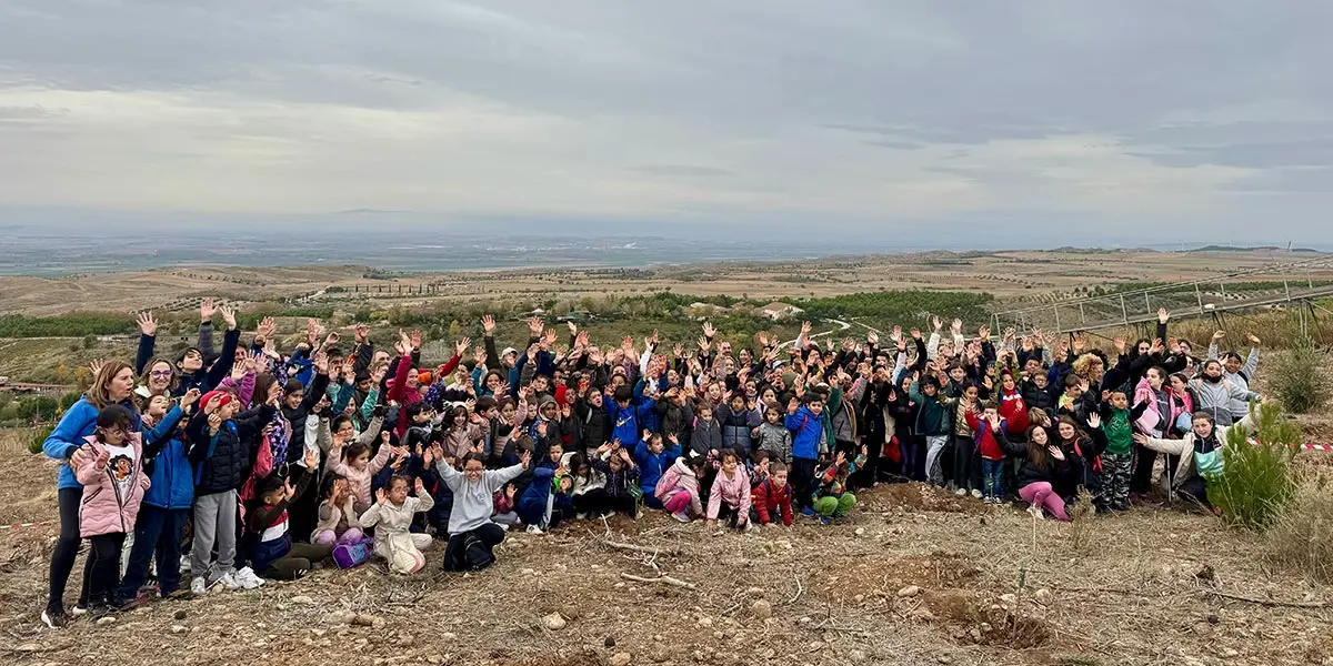 Plantaci&oacute;n de 1.000 &aacute;rboles en Sendaviva 2