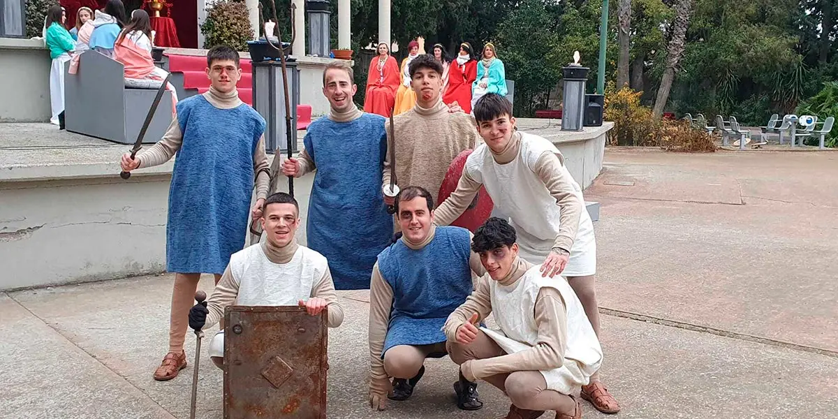 Jovenes en el Bel&eacute;n Viviente de Cortes, en 2024