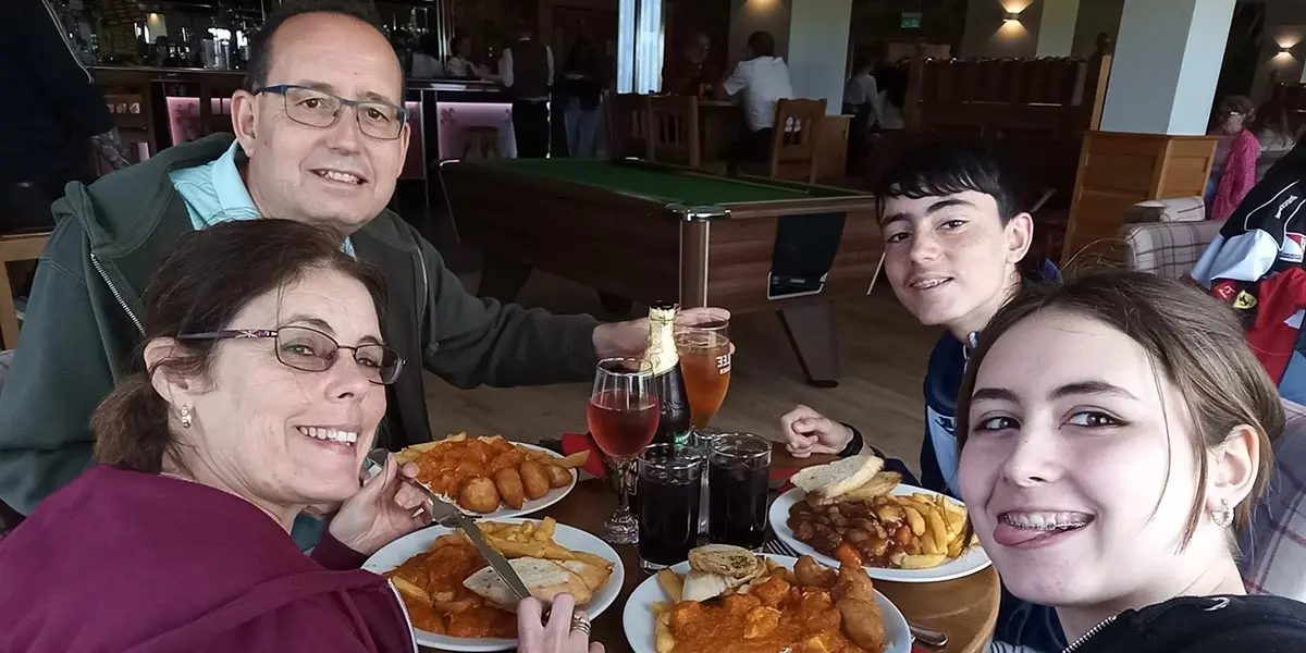 Carlos Acarreta Troyas y su familia